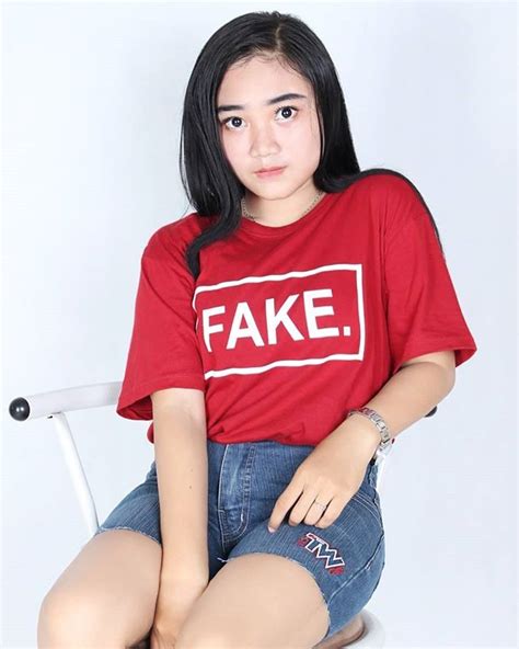 Siapa Yg Tau Artynya Fake 😁😁😁 Fake Crop Tops T Shirt Xxx
