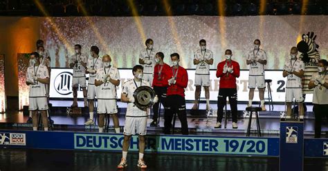 Corona: Meisterschale an THW Kiel übergeben