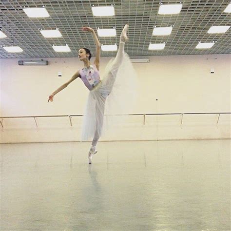 stina official sayuri on instagram “マリインスキーバレエ団でご活躍中の永久メイさん♡ may nagahisa 以前ダンスマガジンでチラッと着用姿をお