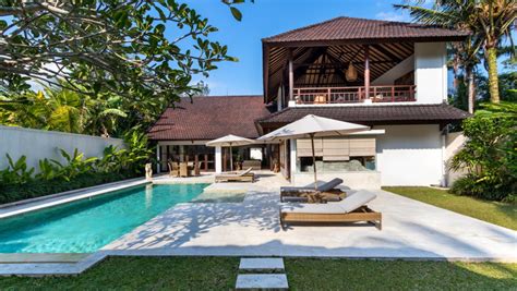 Overlooking the garden, the accommodation features an equipped kitchenette area with an electric kettle, a refrigerator and a cooktop. Villa Candi Kecil Empat in Ubud & surroundings, Bali (4 ...