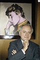 Archives - En France, Pierre Bergé dans son bureau en septembre 1991 ...