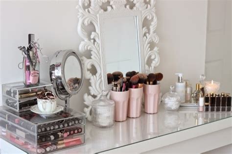 شريط إضاءة led 10 متر rgb مجموعة شرائط إضاءة led 5 متر 5050 مرنة 300 شريط ليد أضواء تغيير اللون مع جهاز التحكم عن بعد للمطبخ غرفة النوم بار عيد الميلاد ديكور المنزل. كيف أرتب تسريحة غرفة النوم بطريقة حلوة و سهلة - ديكورموز