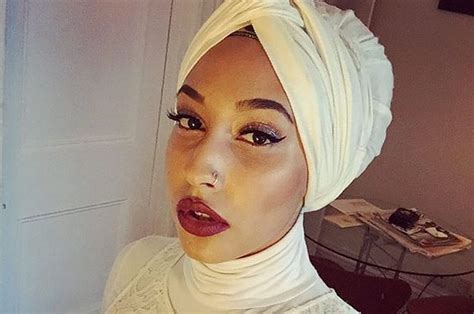 Handm Just Hired Its First Hijab Wearing Model And Shes Awesome
