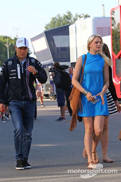 Ва́лттери (ва́ле) бо́ттас — финский автогонщик; Valtteri Bottas, Williams con su novia at GP de Italia ...