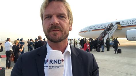Jun 14, 2021 · auch die journalistin marina kormbaki erhält gemeinsam mit gordon repinski die verantwortung für ein neues format. Kanzlerin Merkel kommt in China an: Gordon Repinski über ...