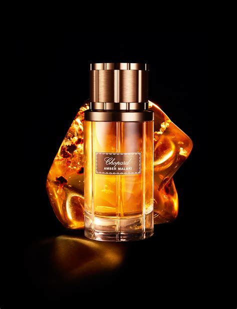 The essence is based on french narcissus and jasmine, with the additions of mango, mandarin orange and lime. Amber Malaki Chopard Parfum - ein neues Parfum für Frauen ...