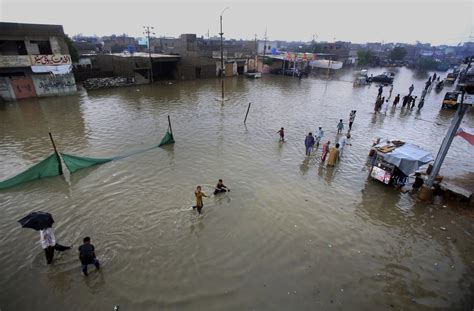 Monsoon Rains Inundate Pakistan Cause 17 Deaths