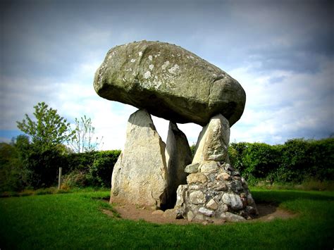 The Proleek Dolmen County Louth Ireland プロパガンダ テロリスト 闘う