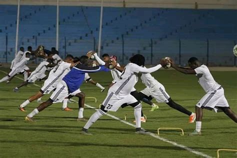 ويأمل الهلال السوداني بقيادة مدربه الصربي زوران مانولوفيتش إنعاش آماله في مجموعة صعبة وتحقيق أولى النقاط، حيث سيعول على مجموعة من الدوليين السودانيين أبرزهم المدافع فارس عبدالله والمهاجم وليد بخيت والعاجي محمد واتارا والكونغولي فيني كومبي. إليكم تشكيلة الهلال السوداني أمام الأهلي المصري | | ‏اخبار ...