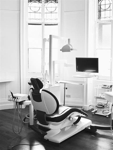 Mr Raul Costa Dentist In Central London