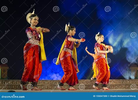 A Group Of Odissi Dancers Performing Odissi Dance On Stage At Konark