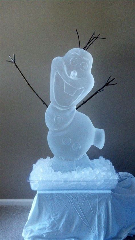 This Olaf Sculpture Loves Warm Hugs An Olaf Ice Sculpture Is Loved By