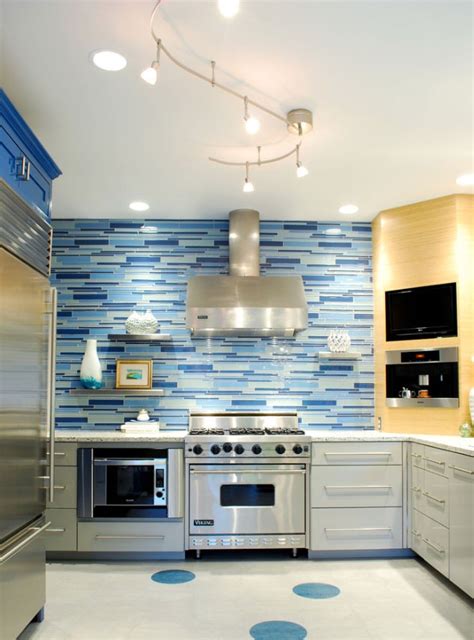 And look at that gorgeous white cabinetry and the rounded shape of those fantastic counters? Inspiring Blue Kitchen Décor Ideas - HomesFeed