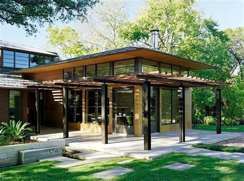 Hot, arid climates frequently have a low slope roof design with lots of ventilation and insulation. Balinese Influenced Modern Texas Home With Zen Atmosphere