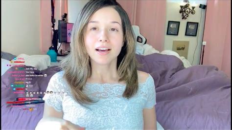 Pokimane No Makeup Pictures Went Viral Here S The Complete Story