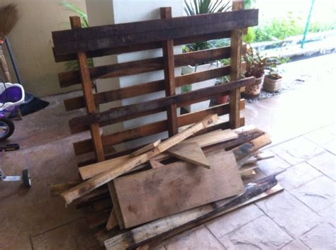 The diy wall shelf from pallet wood. Rak Kasut Diy | Desainrumahid.com