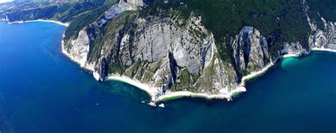 Amazing video exploration of the mount conero region and park, on italy's adriatic coastline. Monte Conero - Lovely Ancona