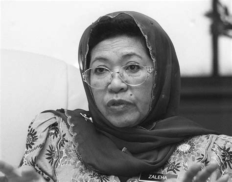 Tan sri zaleha ismail lived an adventurous life, working as a radio jockey at radio malaya when she was only 15 years old and was selected as one of 20 youth leaders in southeast asia for a youth leadership program in the united. Tan Sri Zaleha Ismail meninggal dunia | BebasNews