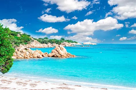 An jeder küste finden sich flache sandstrände, steil in die felsen geschnittene buchten, wunderschöne bademöglichkeiten und ausflugsziele. Die schönsten Strände auf Sardinien | Urlaubsguru.de