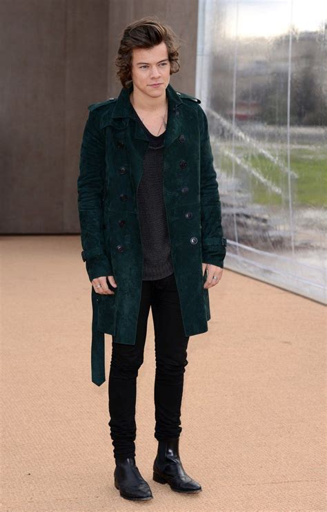 almost identical to the chelsea boots he wore to the burberry show a year prior the subtlely