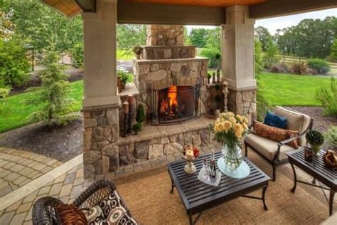 A Modern Fireplace Design Brings Style And Chic Into Outdoor Rooms