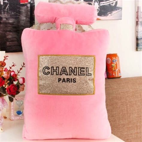 Sono solo secondi alle più grandi del mondo come aliexpress. Cuscini Chanel / Chanel Pillow Miss Chanel Print Pillow ...
