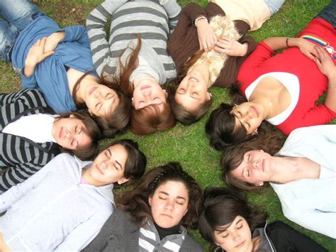 mariiana: COMPROMISOS DE LOS ADOLESCENTES ANTE EL FUTURO