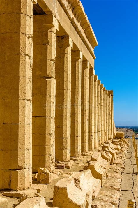 Columnas Del Templo Del Hatshepsut Cerca De Luxor Imagen De Archivo