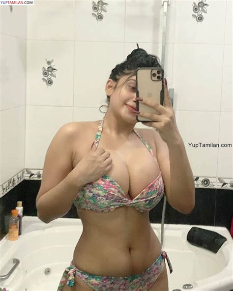 Piumi Hansamali Sexy Photos In Bikini Deep Cleavage Selfie Photoshoot