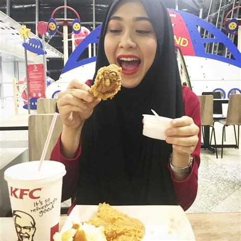 This is jom singgah yun nam 2 by abby hooi on vimeo, the home for high quality videos and the people who love them. Biodata Dayah Bakar, Host Jom Singgah (TV3) | Azhan.co