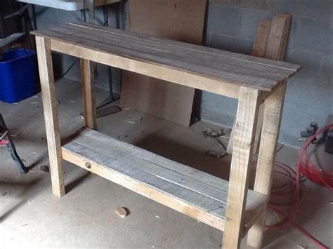 Here's our pallet coffee table and benches tutorial! Pallet Sofa Table - Hall Table | Pallet Furniture DIY