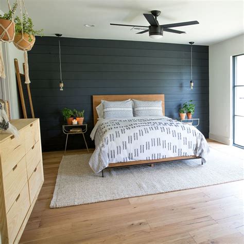 20 Bedroom With Shiplap Accent Wall