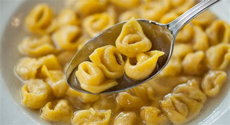 Utilizza il cuore di brodo vegetale basso sale knorr. Come fare i tortellini in brodo: la ricetta originale ...