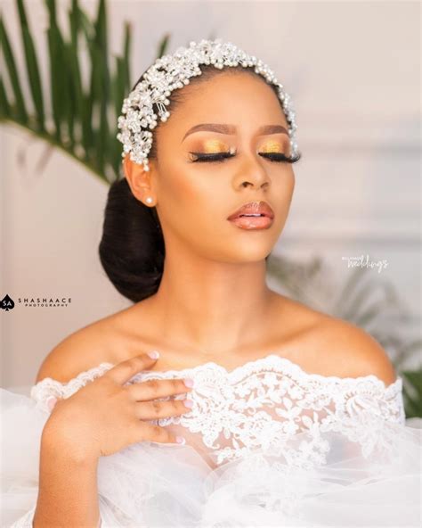 Today S Beauty Look Is Perfect For The Minimalist Bride In 2020 Minimalist Bride Bridal