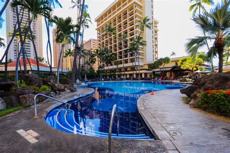 Review Hilton Hawaiian Village Full Resort And Rainbow
