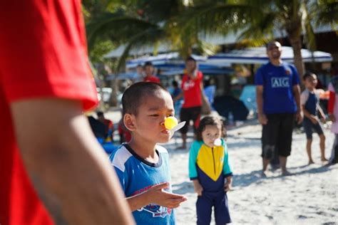 Ni mesti ada yg termakan tepung. Aksi si cilik menyertai Sukaneka Hari Keluarga di AnCasa ...