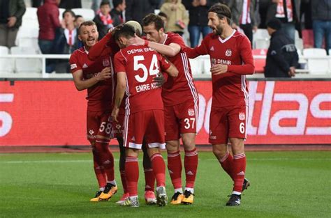 Haftasında sivasspor ve başakşehir karşı karşıya geldi. Sivasspor: 1 - Başakşehir: 0 | MAÇ SONUCU Sivasspor ...