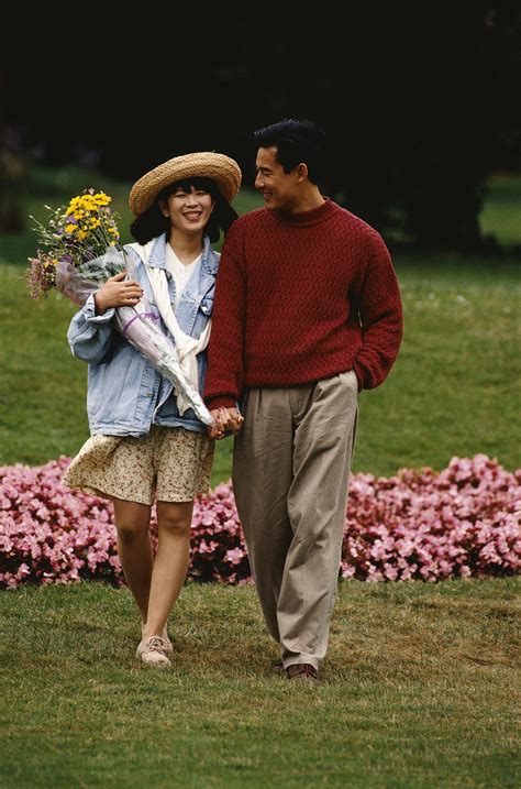 The Top 14 Springtime Activities For Couples According To