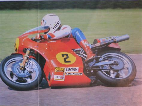 While barry sheene fought off kenny roberts and randy mamola around the le mans bugatti circuit, a group of honda r&d staff hunched around the world's two most technically advanced motorcycles in the back of the pits. NR 500 GP HONDA | Honda, Racing bikes, Bike racers