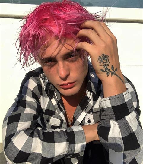 Pɪɴ ⱳ᭦᭦ᴋeꭆ ꭆ 🦅 Men Hair Color Pink Hair Guy Mens Hairstyles