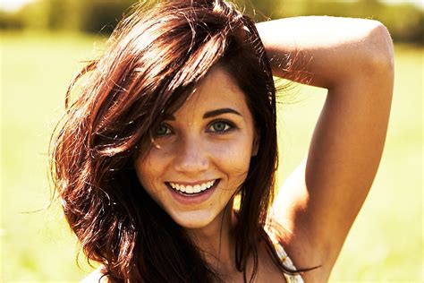 happiness smiling women brunette depth of field looking at viewer emily rudd model hd
