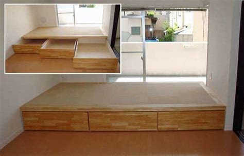 This will be a critical issue when thinking to decorate it. Folding sofas, beds and chaise-lounges for small spaces
