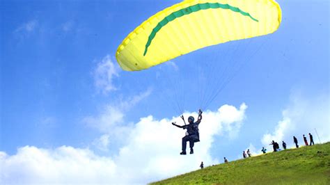 Vagamon primarily offers tandem paragliding, which means that you fly with a glider pilot who takes care of the launch, flight and landing for you. Vagamon or Wagamon, International Paragliding Idukki ...