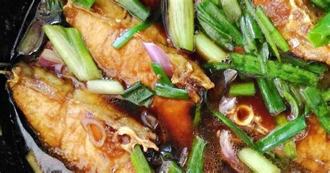 Aroma bawang dan kecap yang mereasap ke dalam daging ikan tenggiri membuat rasanya menggugah selera makan anda. Resepi Ikan Tenggiri Masak Kicap Berempah ~ Resep Masakan Khas