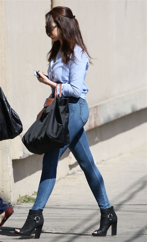 Elizabeth Gillie In Tight Jeans Arrivies At Jimmy Kimmel Live In