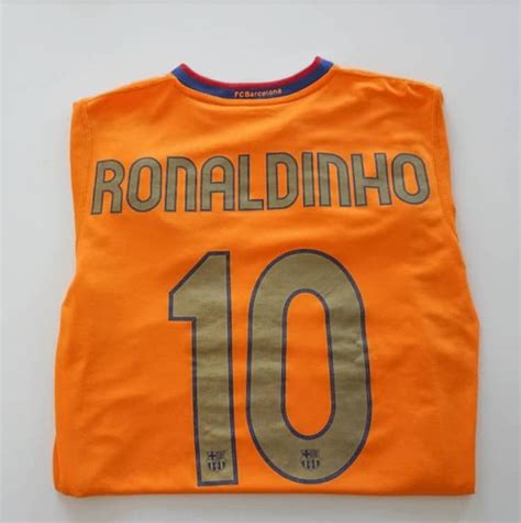 Pembayaran mudah, pengiriman cepat & bisa cicil 0%. Ronaldinho Barcelona Jersey 2006/7 - Size S (With images ...