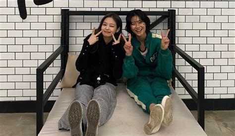 Blackpink S Jennie Visits The Set Of Squid Game And Snaps A Photo With Actress Jung Ho Yeon