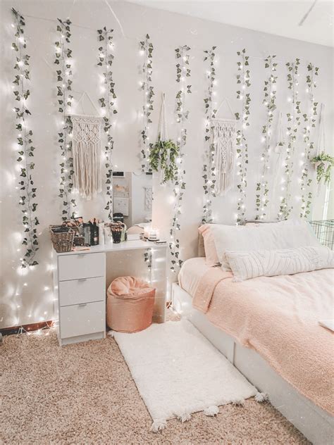 30 Affordable Bedroom Decoration Ideas With Best Plant To Try Asap In 2020 Cozy Room Decor
