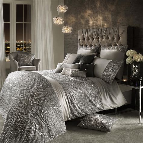 Luxury Bedding Sets In 2020 Silver Bedroom Luxury Bedding Silver
