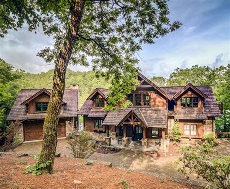 Rent a whole home for your next weekend or holiday. Lakehaven on Lake Nantahala - Franklin Chamber of Commerce